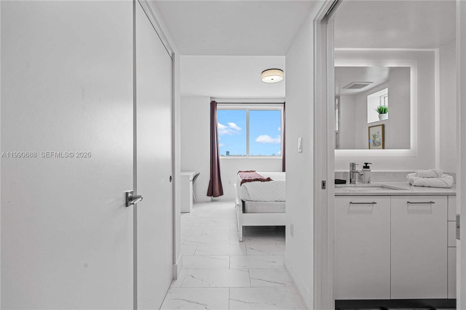 Hollywood 1-21 B - Residential