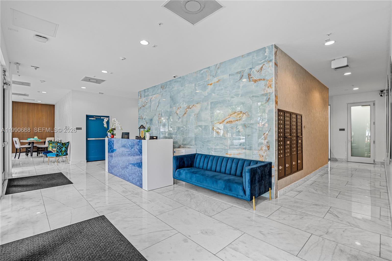 Hollywood 1-21 B - Residential