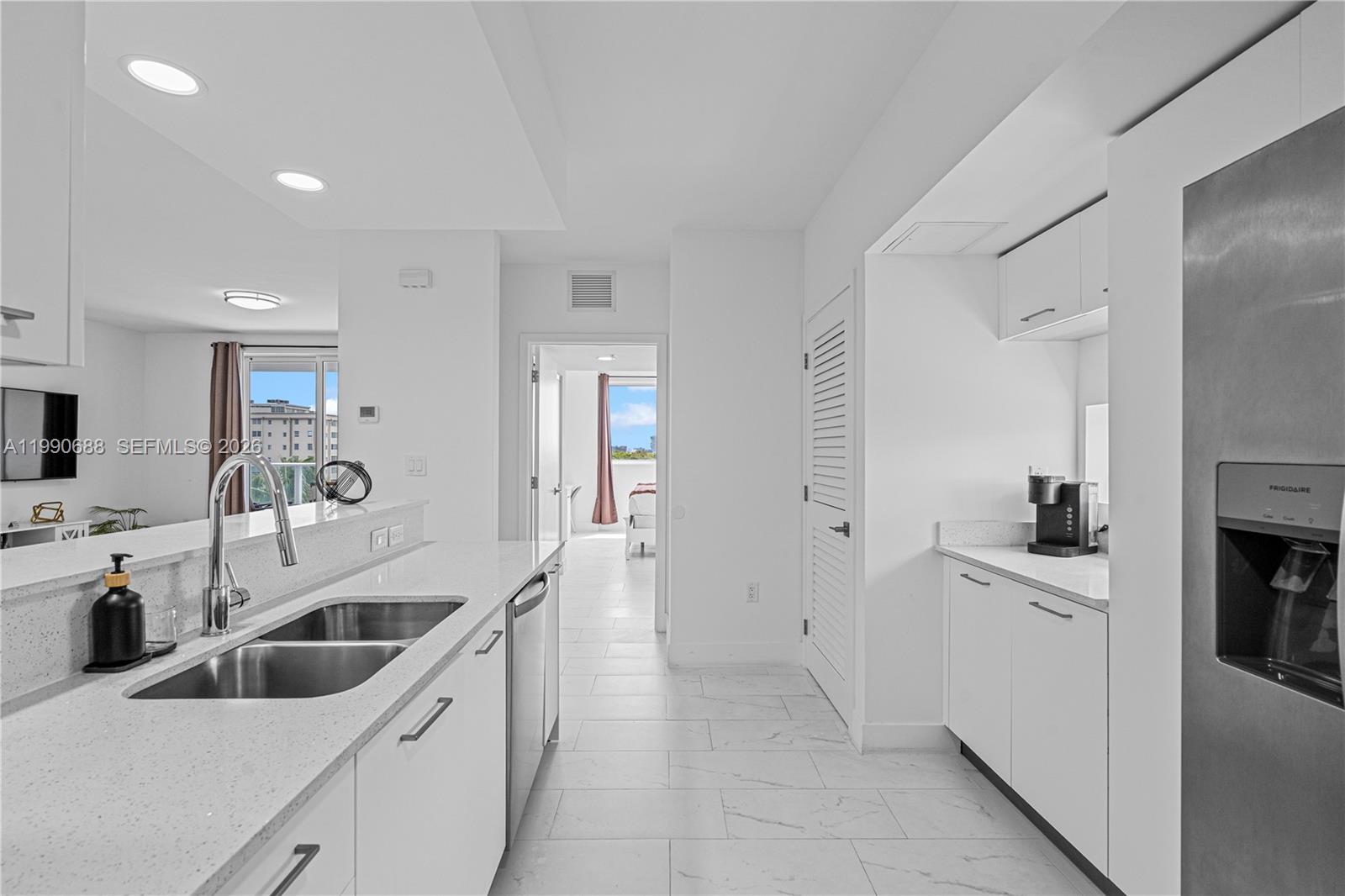 Hollywood 1-21 B - Residential