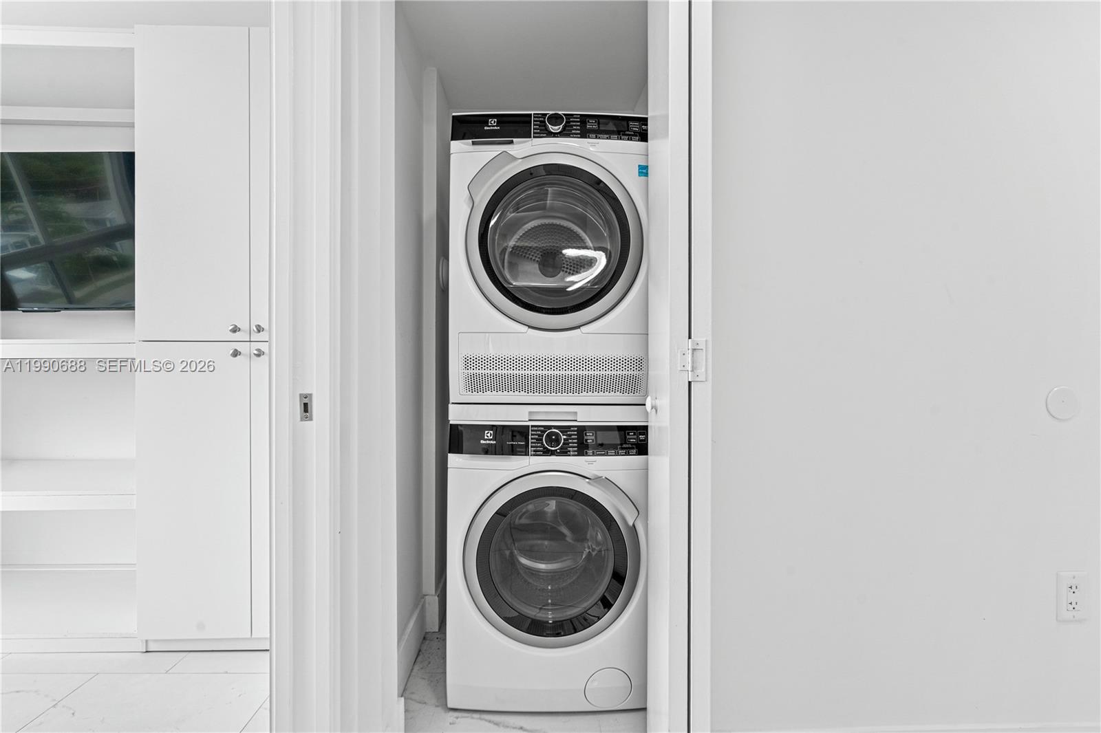 Hollywood 1-21 B - Residential