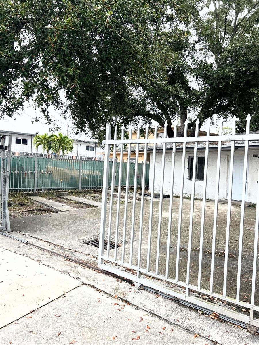 Turnkey Duplex with Excellent Cash Flow and Modern Upgrades
Featuring 2 bedrooms and 2 bathrooms per unit with upgraded kitchens and stylish finishes. The roof was replaced in 2022, and both units are equipped with central A/C systems in good condition for reliable performance. This low-maintenance property offers consistent rental income and is perfect for investors.