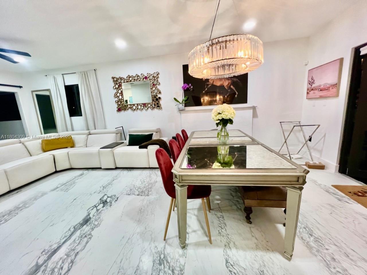 ROYAL PALM GARDENS - Residential Lease