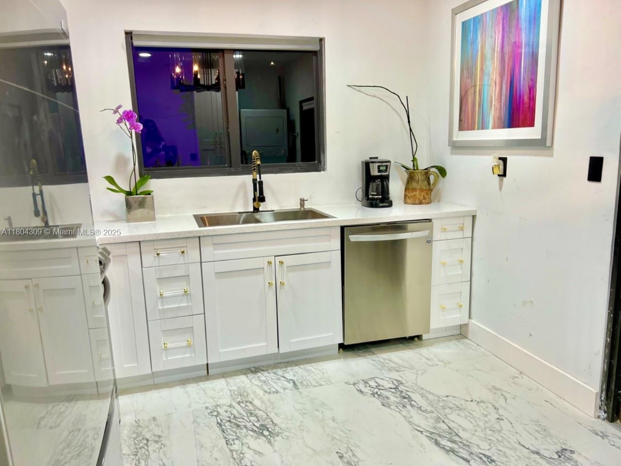 ROYAL PALM GARDENS - Residential Lease