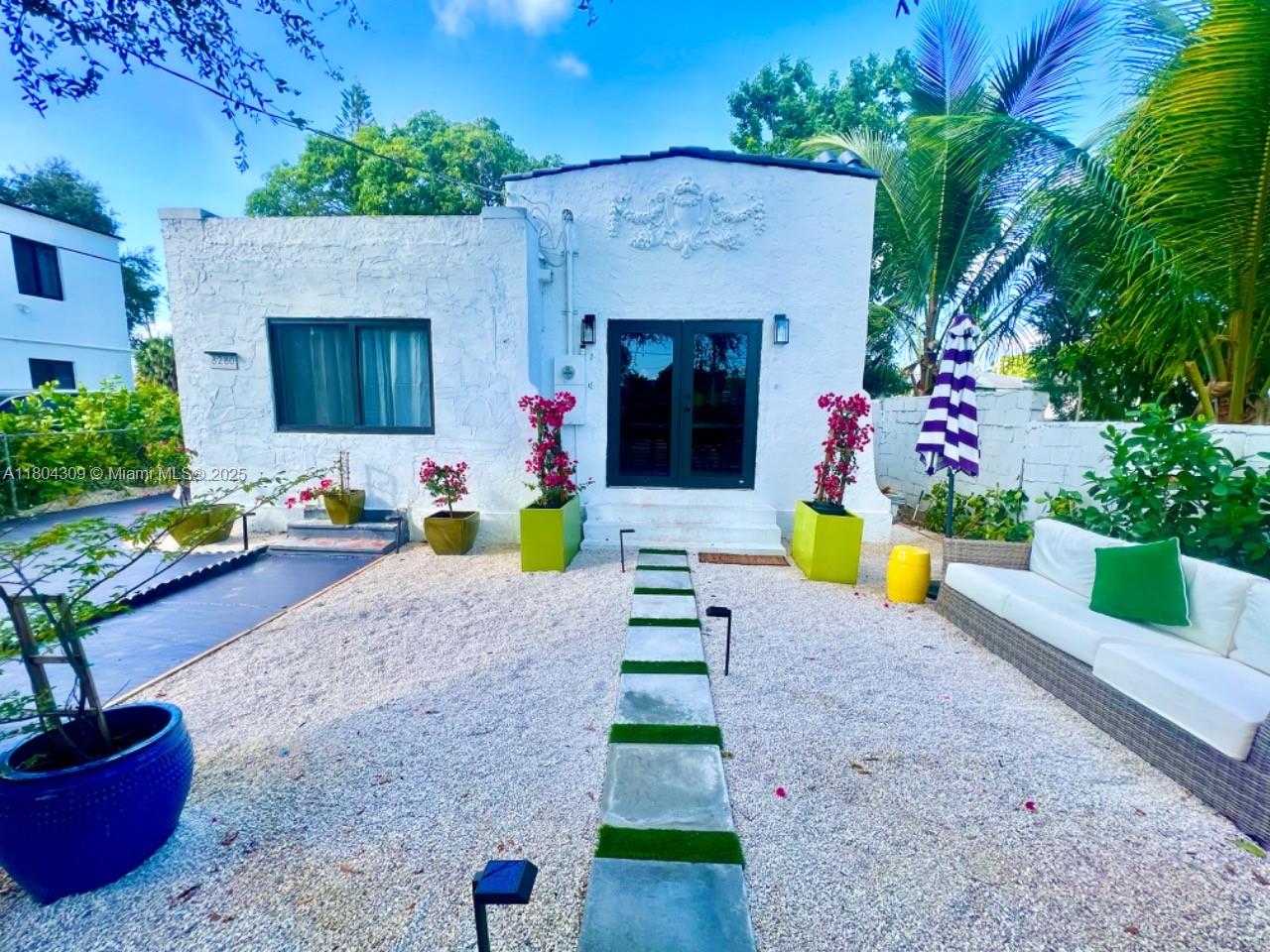 ROYAL PALM GARDENS - Residential Lease