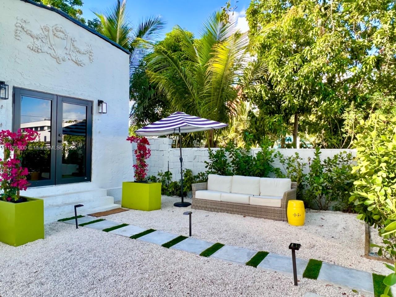 ROYAL PALM GARDENS - Residential Lease