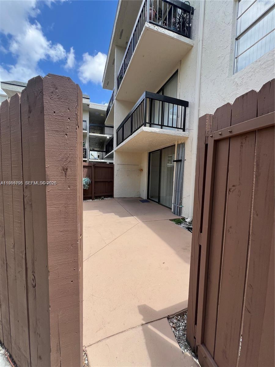 CAPTIVA LAKES VILLAS COND - Residential Lease