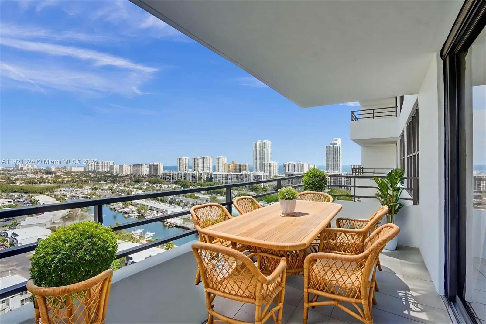 2500 Parkview Dr 1811