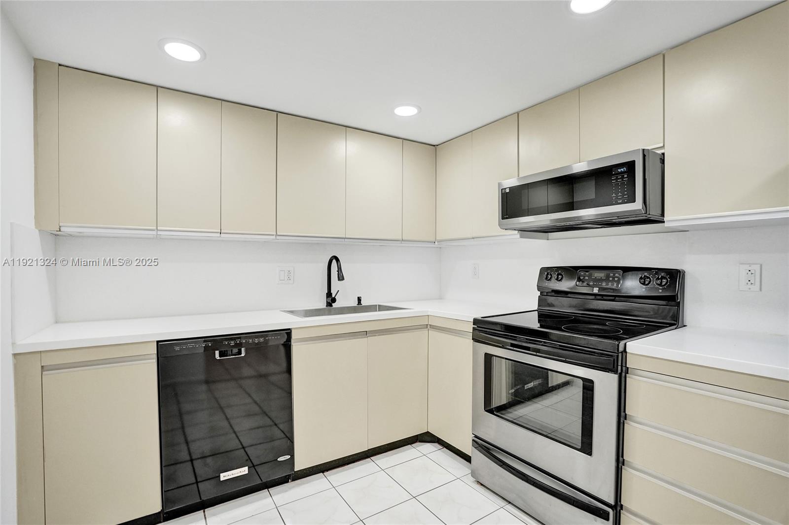 OLYMPUS CONDO PHASE - Residential