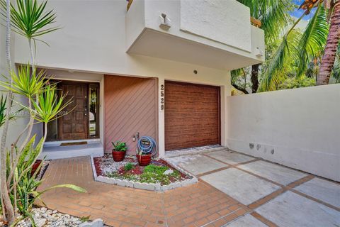 2529 NE 135th St 2529 North Miami FL 33181