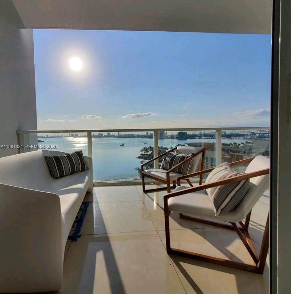 PARAMOUNT BAY CONDO - Residential