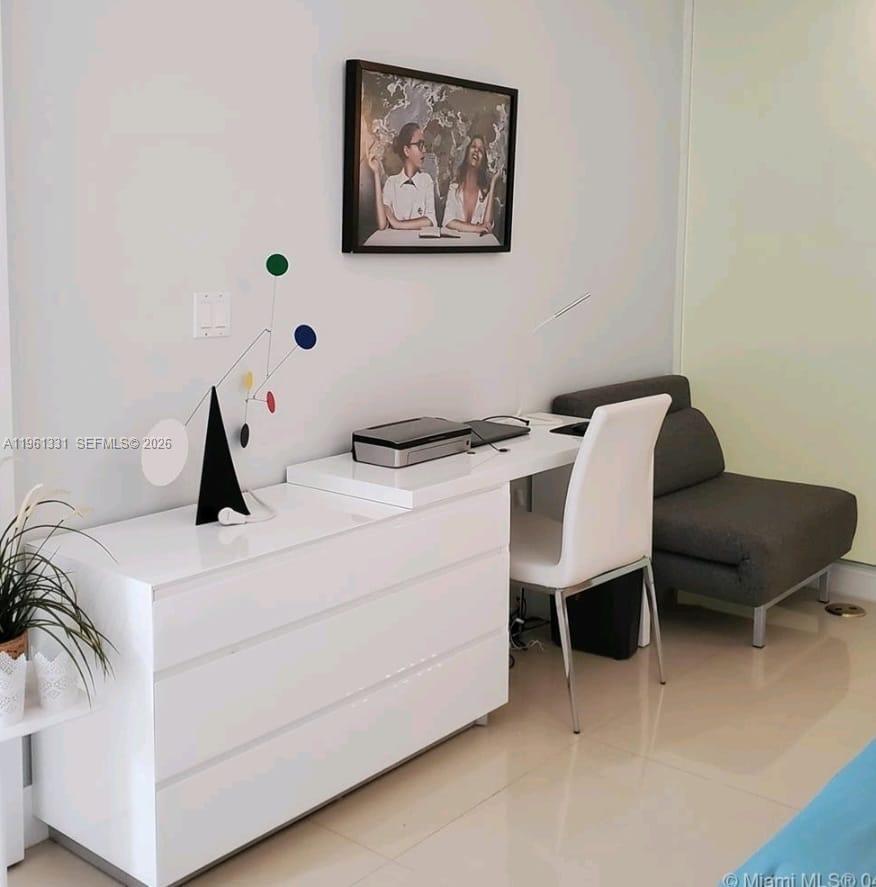 PARAMOUNT BAY CONDO - Residential