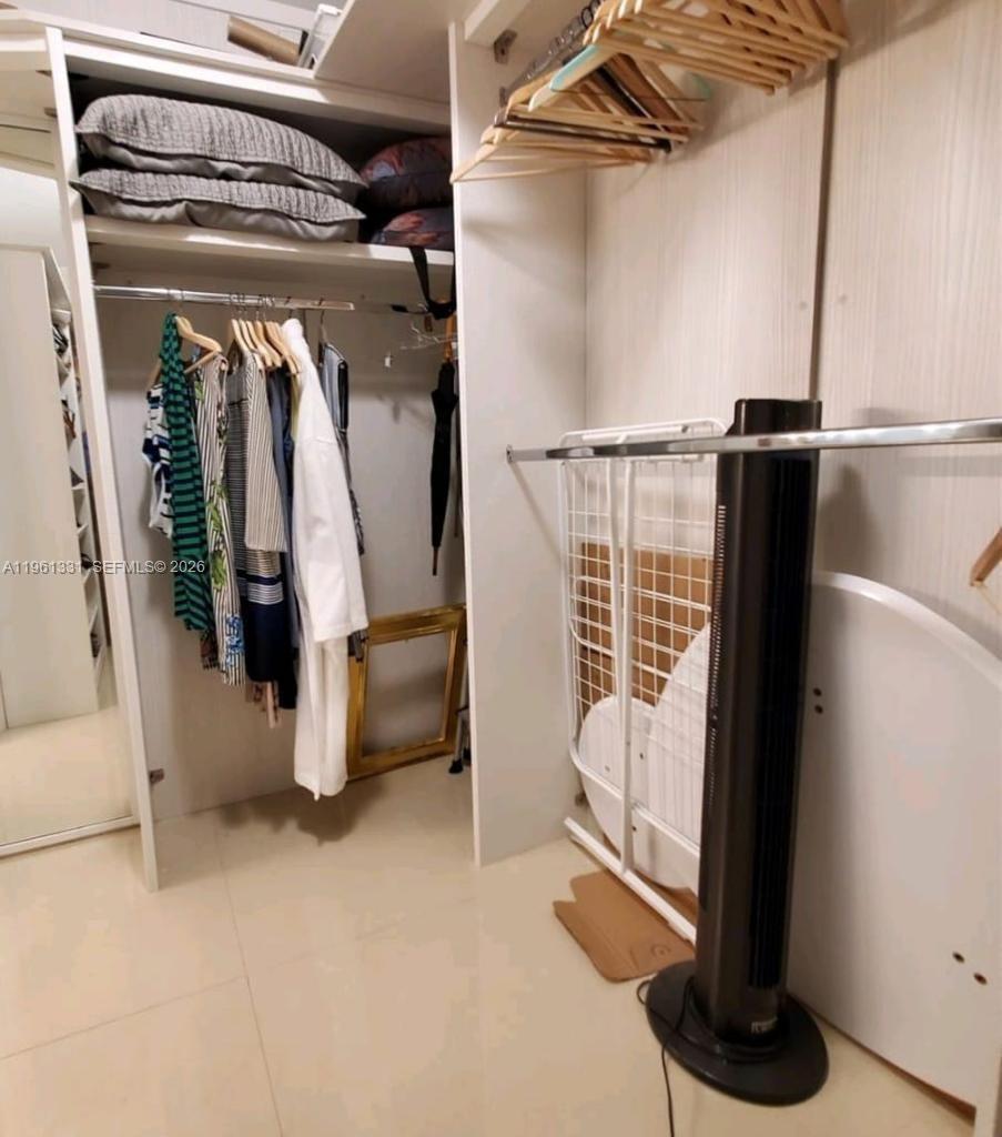 PARAMOUNT BAY CONDO - Residential