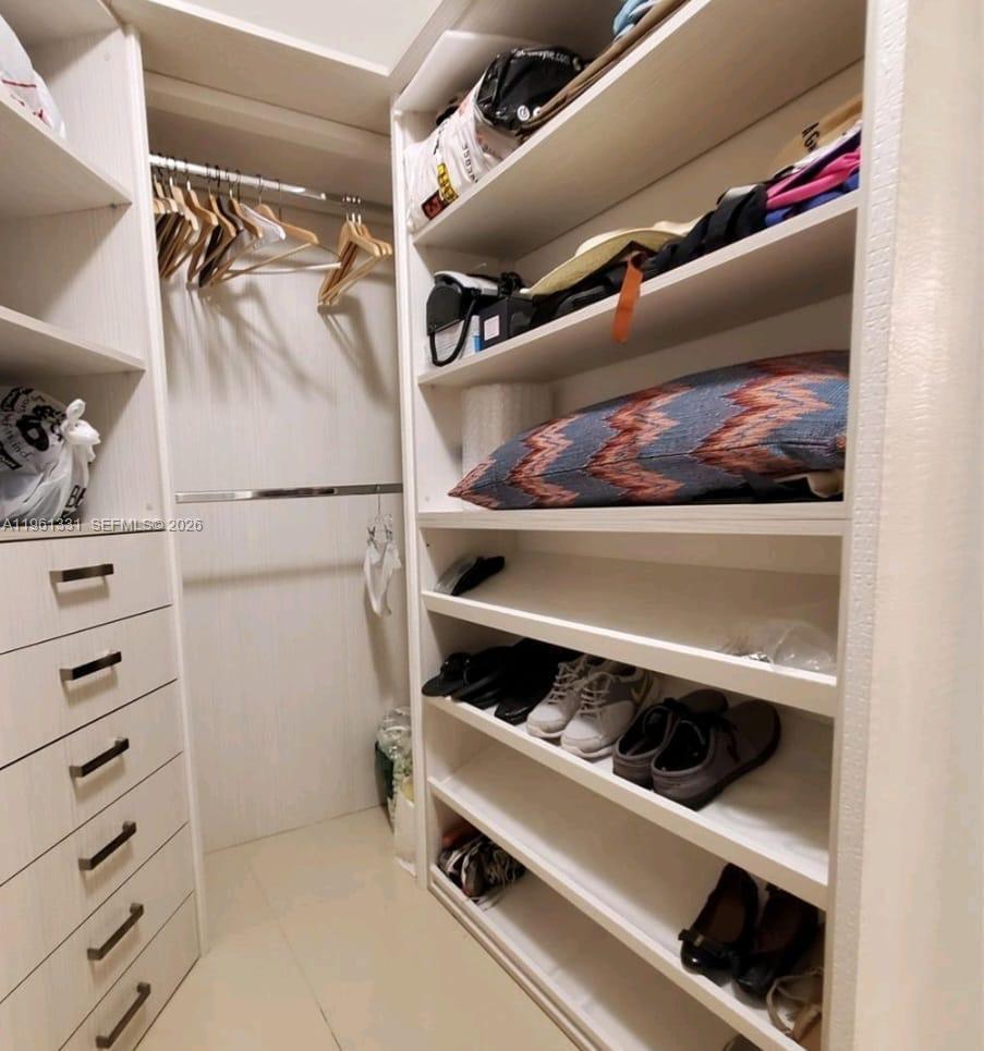 PARAMOUNT BAY CONDO - Residential