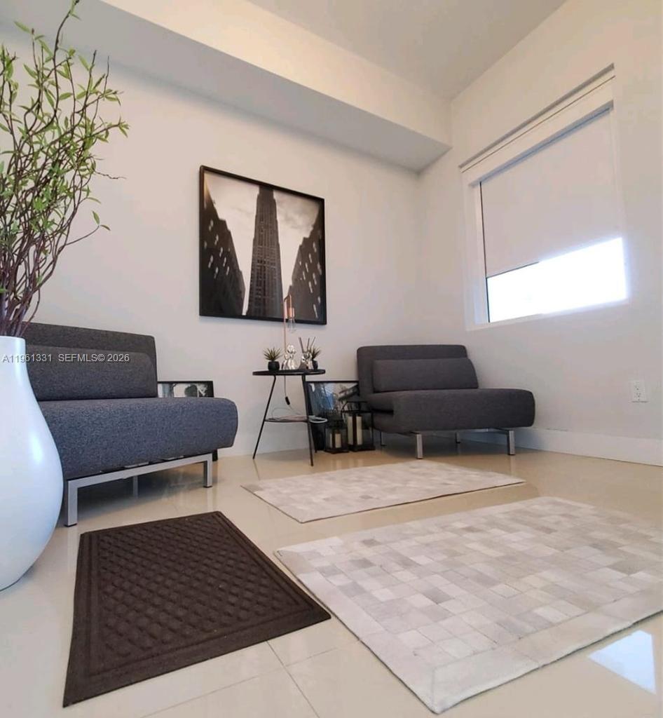 PARAMOUNT BAY CONDO - Residential