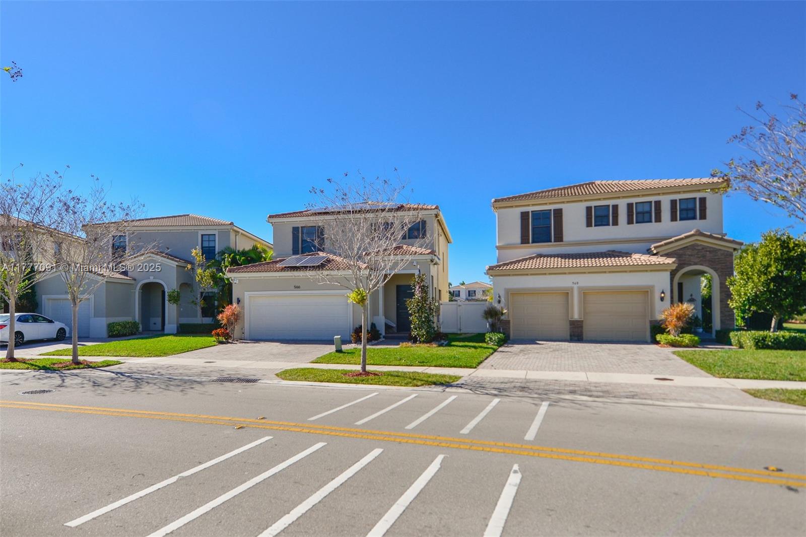 CHAMPION LAKES - Residential