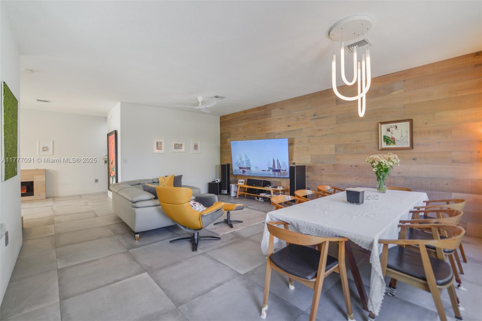 CHAMPION LAKES - Residential