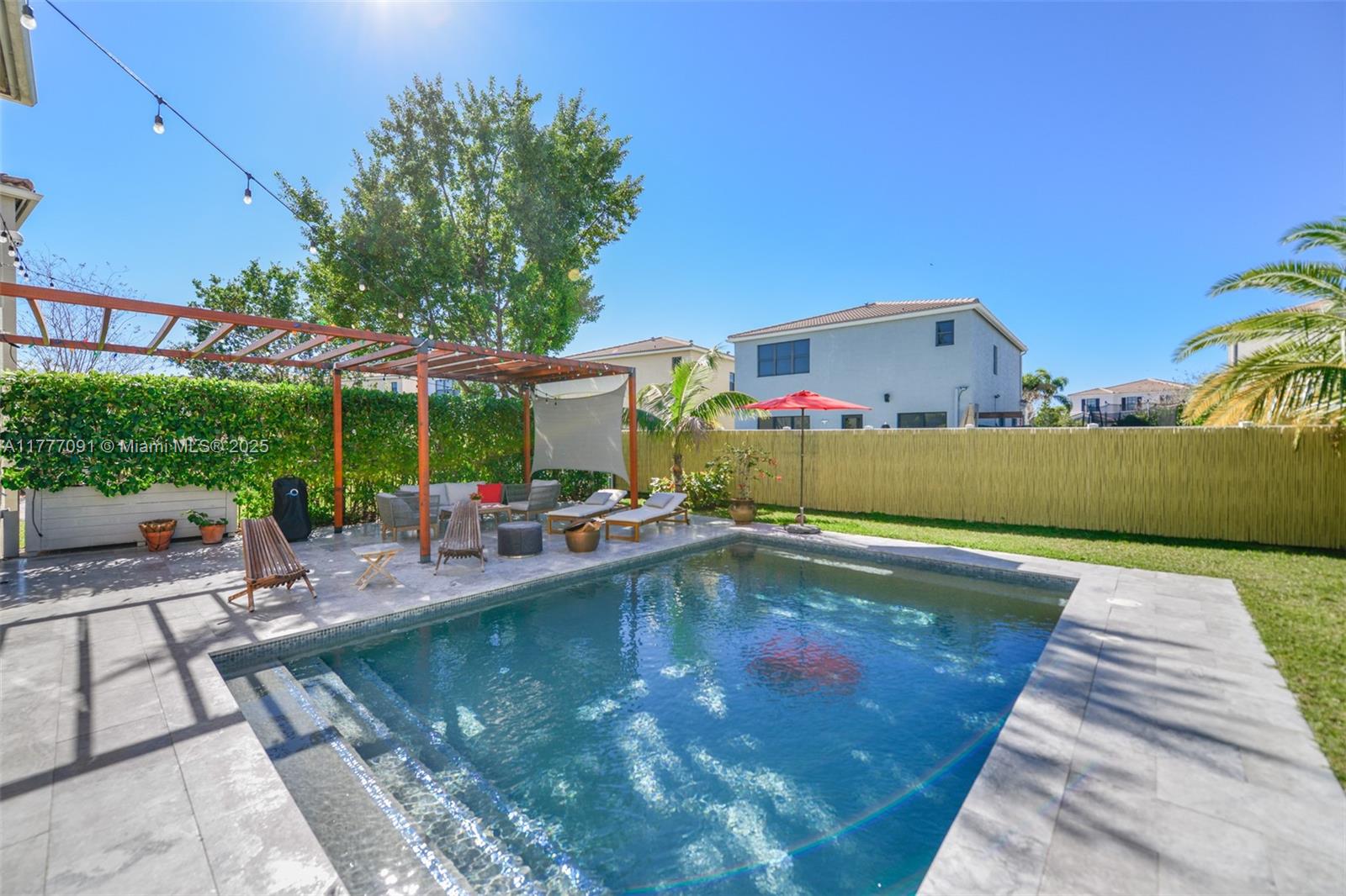 CHAMPION LAKES - Residential