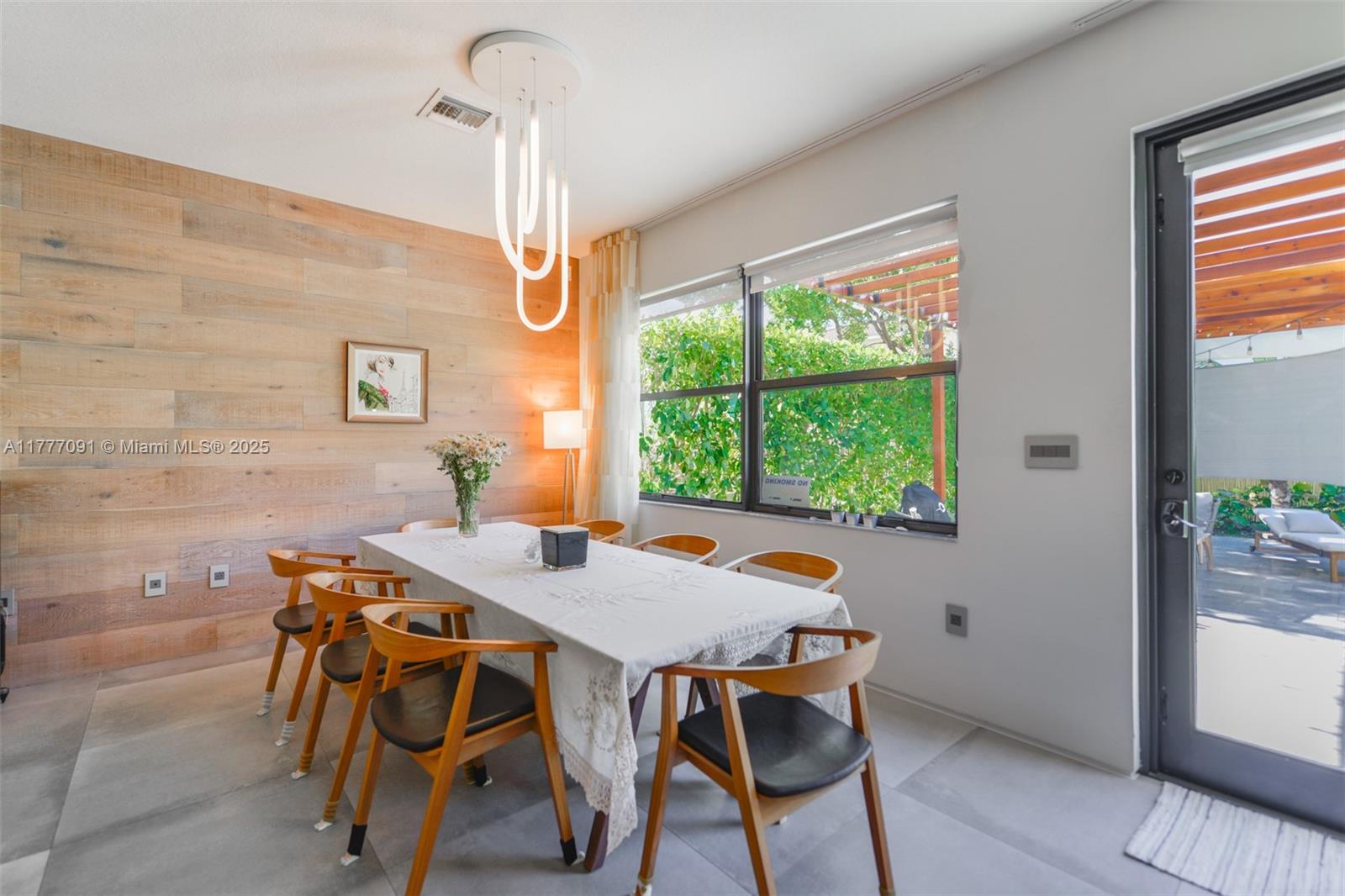 CHAMPION LAKES - Residential