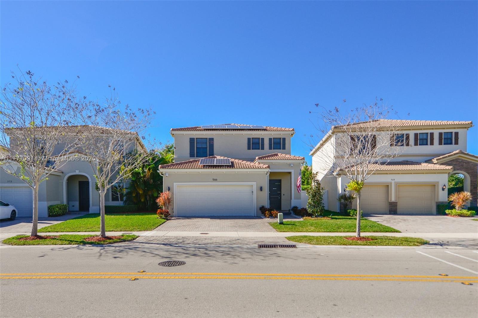 CHAMPION LAKES - Residential