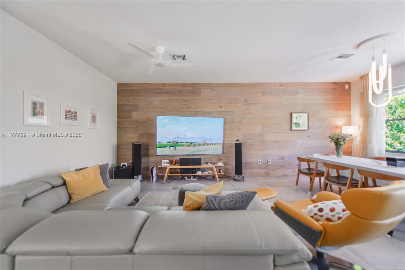 CHAMPION LAKES - Residential