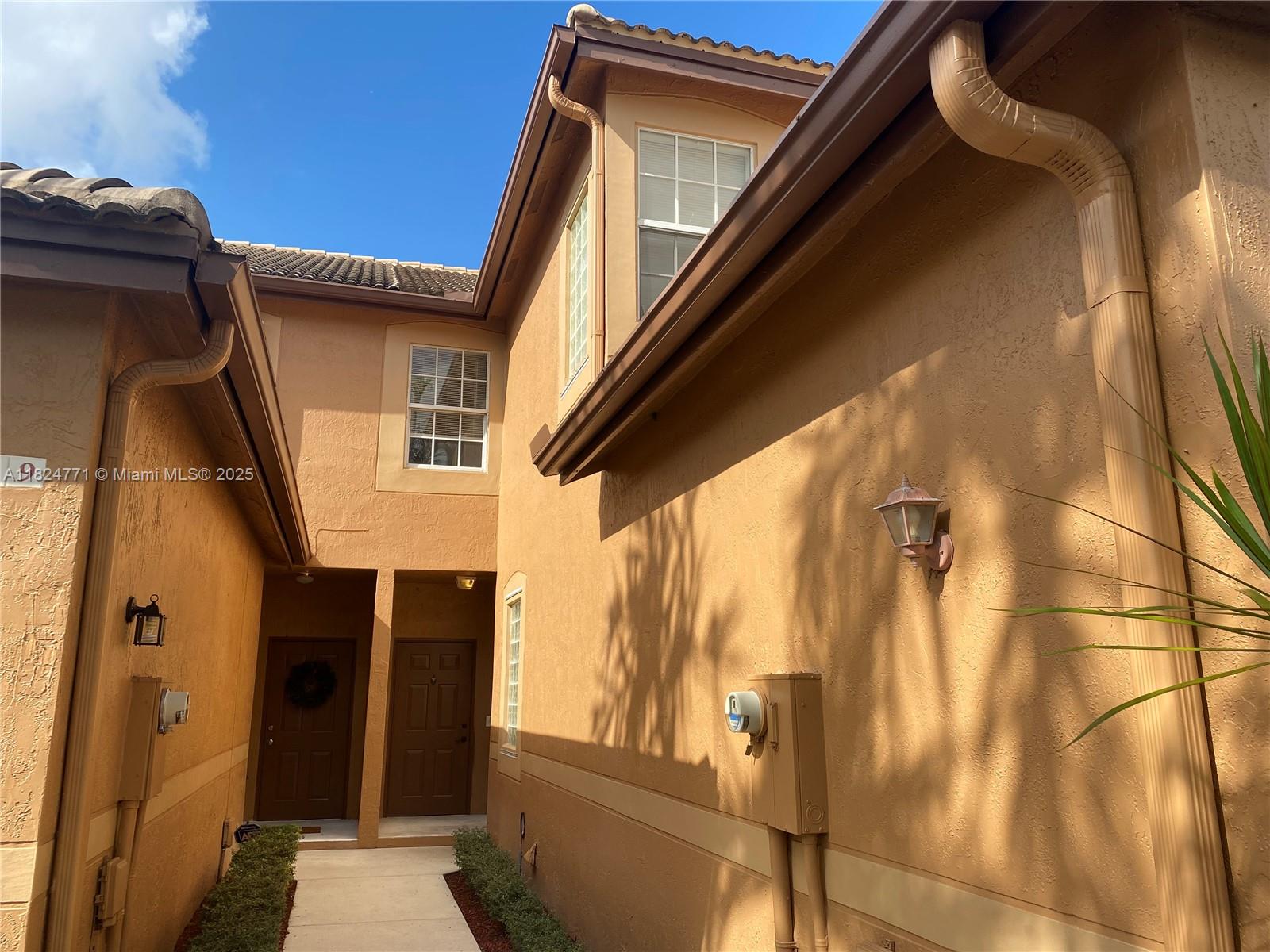 1575 Veracruz Ln