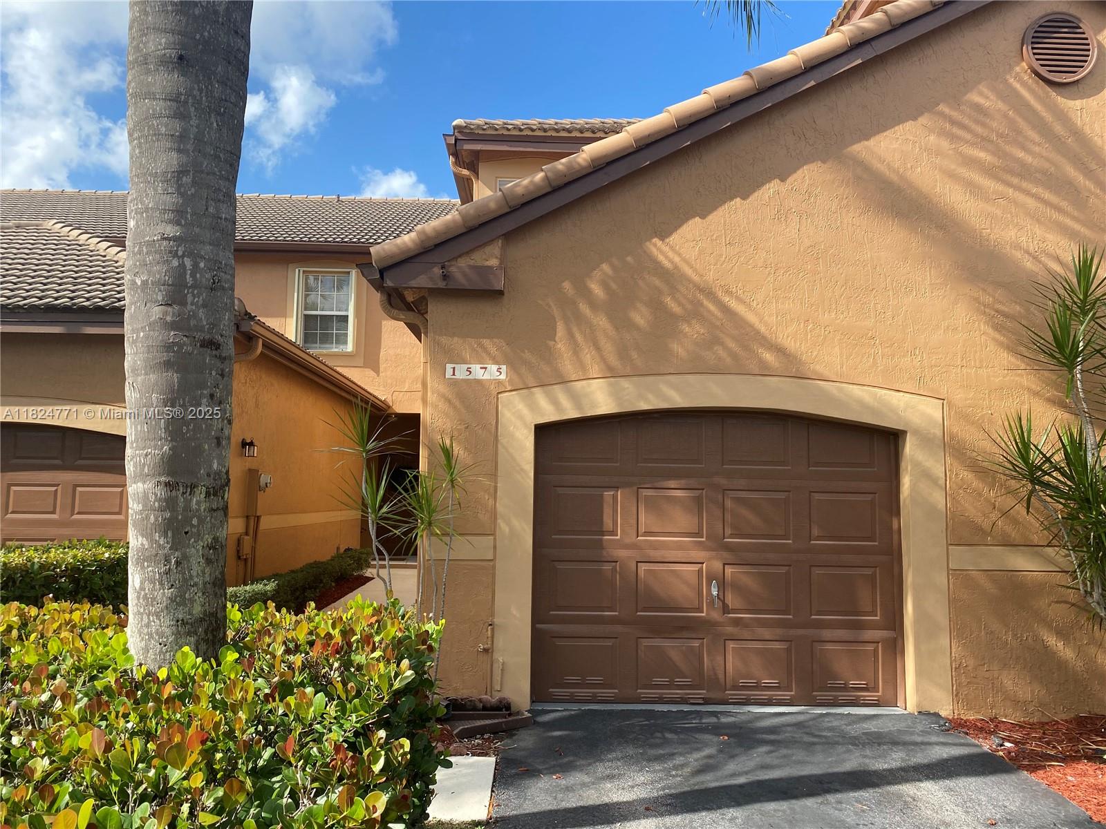 1575 Veracruz Ln