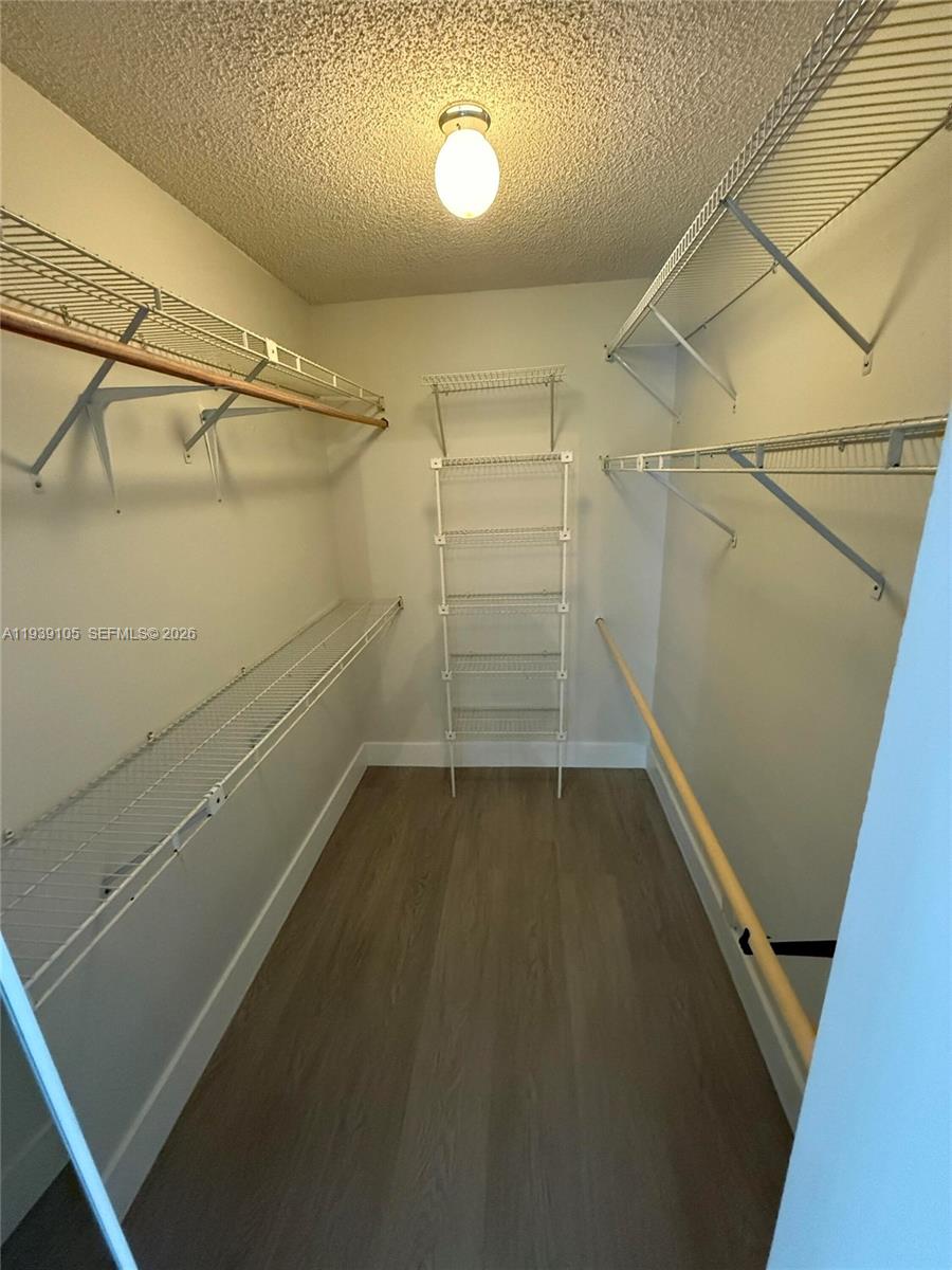 WATERSIDE - Residential