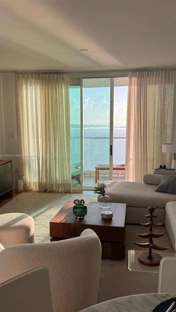 Miami, Florida 33131, United States, 2 Bedrooms Bedrooms, ,2 BathroomsBathrooms,Residential,Active,11413