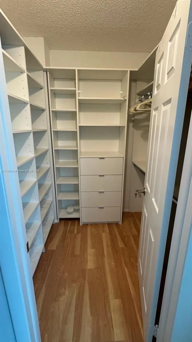 Miami, Florida 33131, United States, 2 Bedrooms Bedrooms, ,2 BathroomsBathrooms,Residential,Active,11413