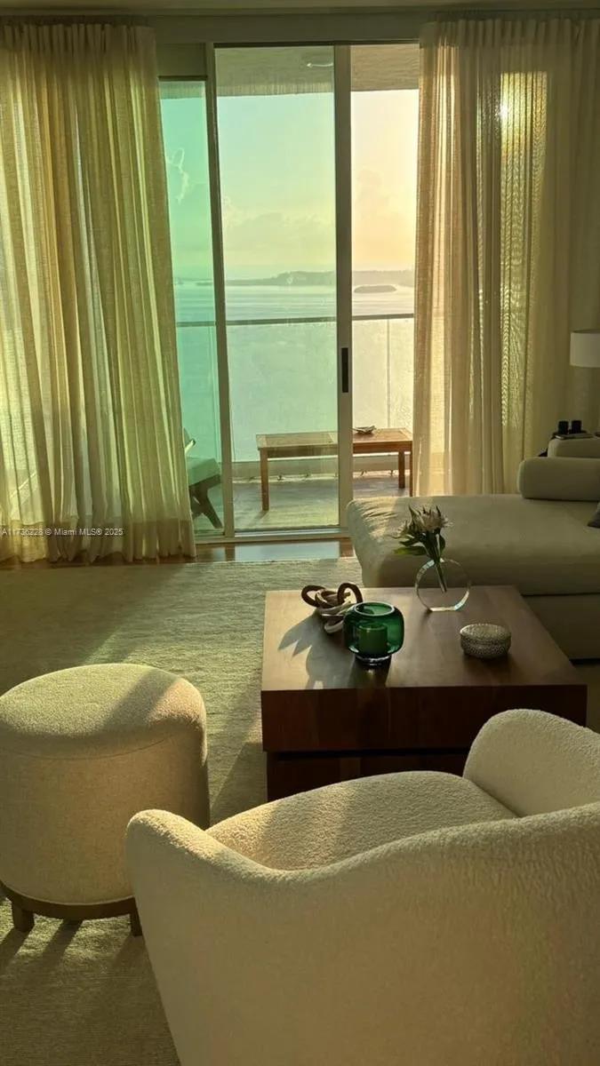 Miami, Florida 33131, United States, 2 Bedrooms Bedrooms, ,2 BathroomsBathrooms,Residential,Active,11413