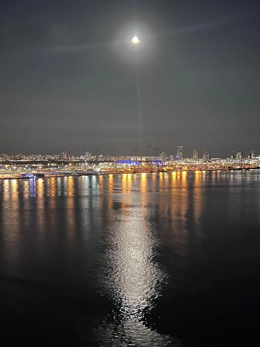 Miami, Florida 33131, United States, 2 Bedrooms Bedrooms, ,2 BathroomsBathrooms,Residential,Active,11413