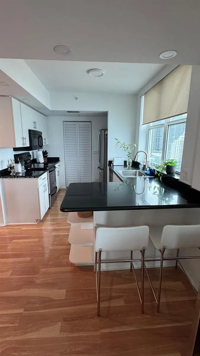 Miami, Florida 33131, United States, 2 Bedrooms Bedrooms, ,2 BathroomsBathrooms,Residential,Active,11413