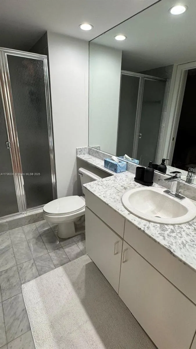 Miami, Florida 33131, United States, 2 Bedrooms Bedrooms, ,2 BathroomsBathrooms,Residential,Active,11413