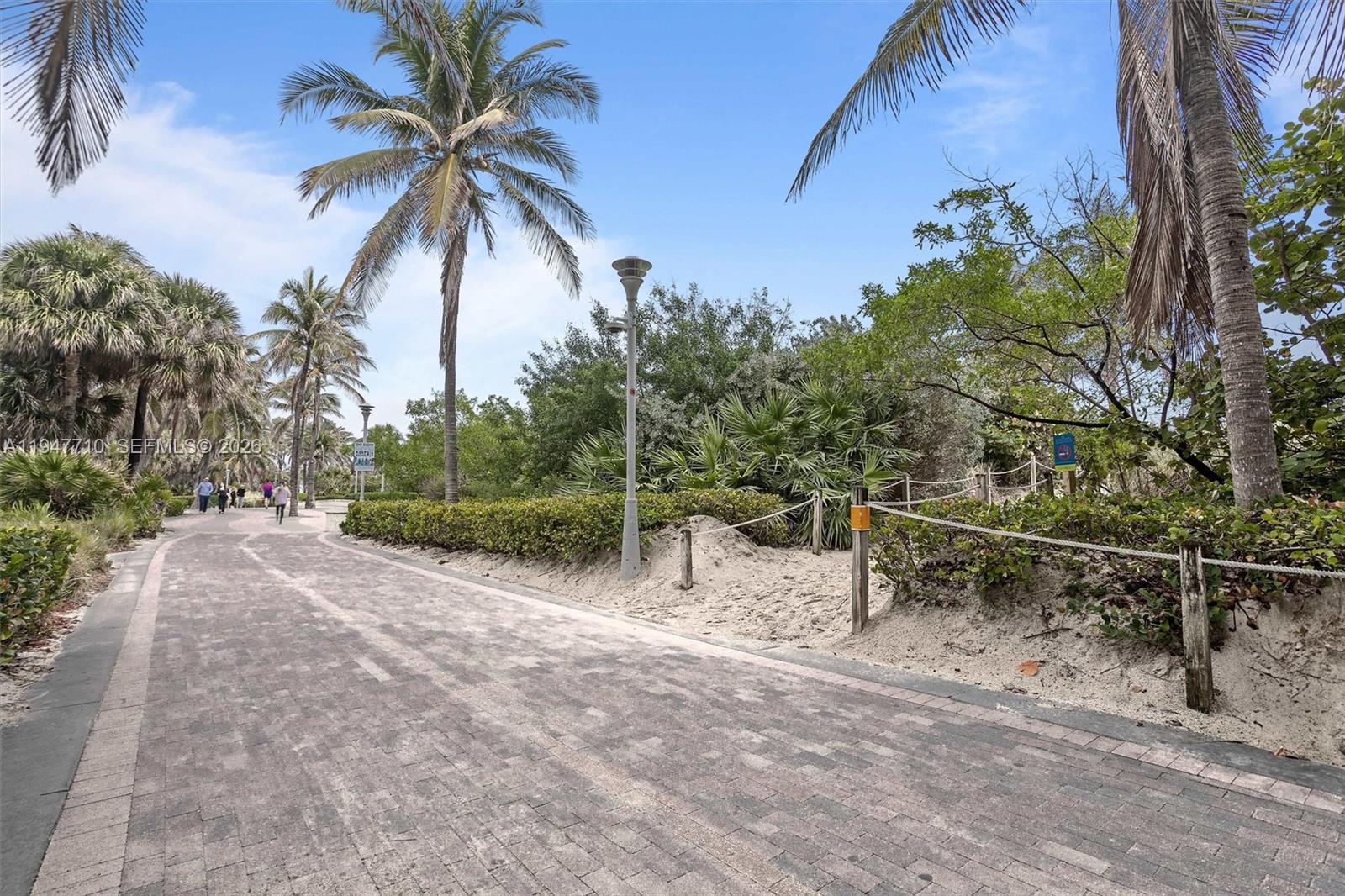 1623 Collins Ave 812