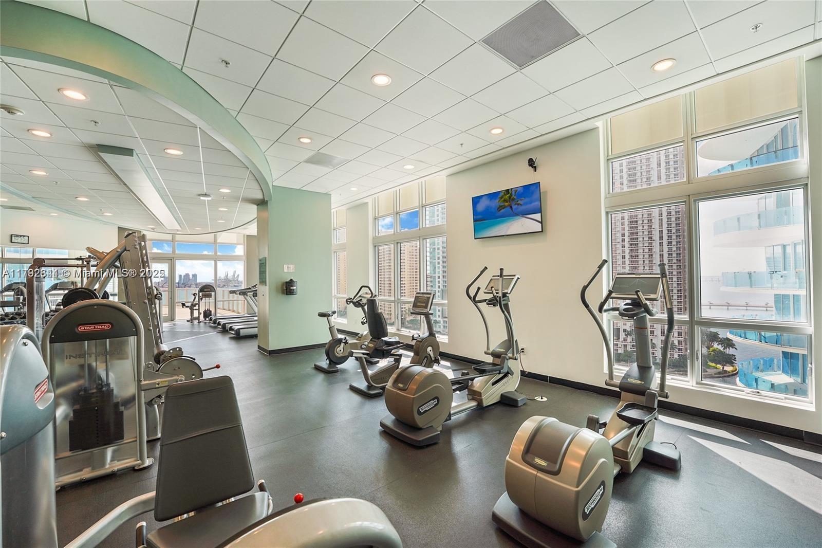 MET 1 CONDO - Residential