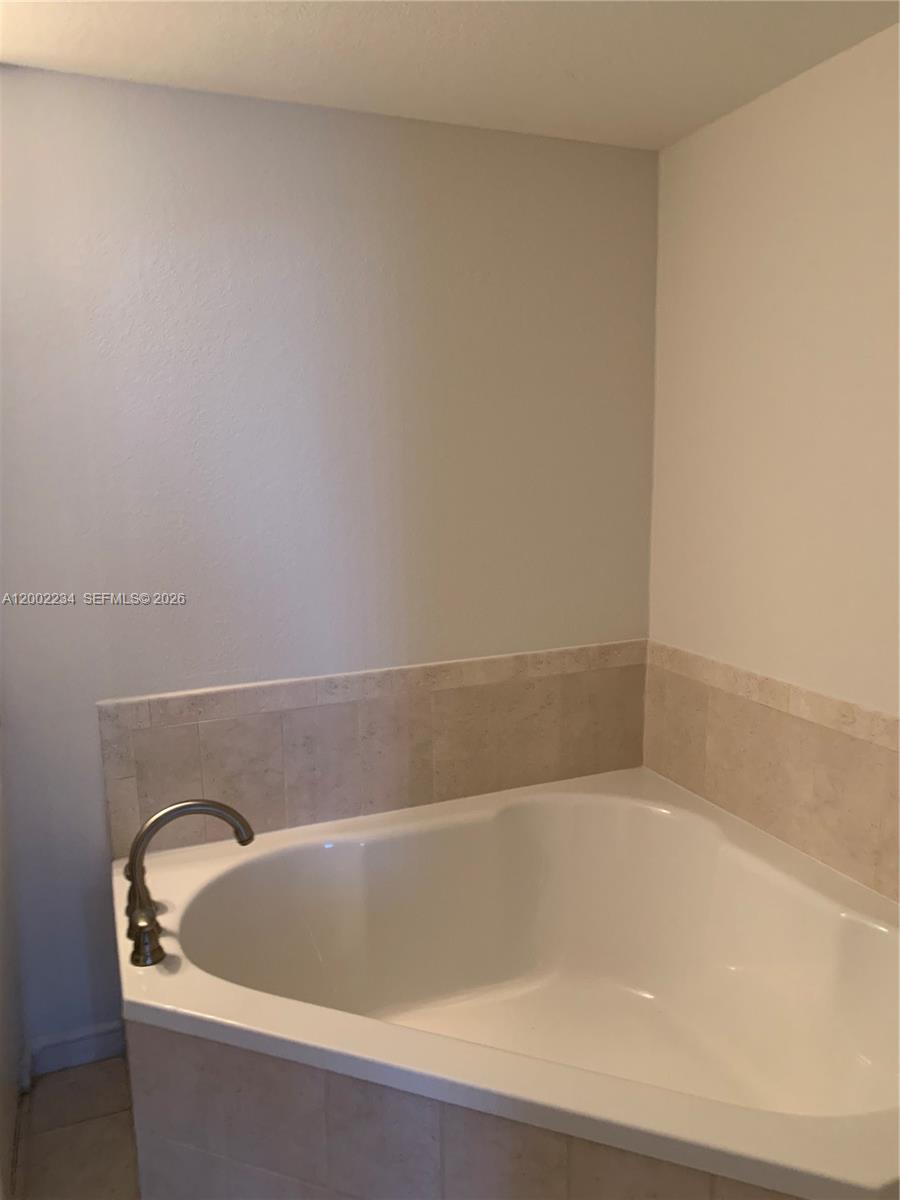 RADIUS CONDO - Residential Lease