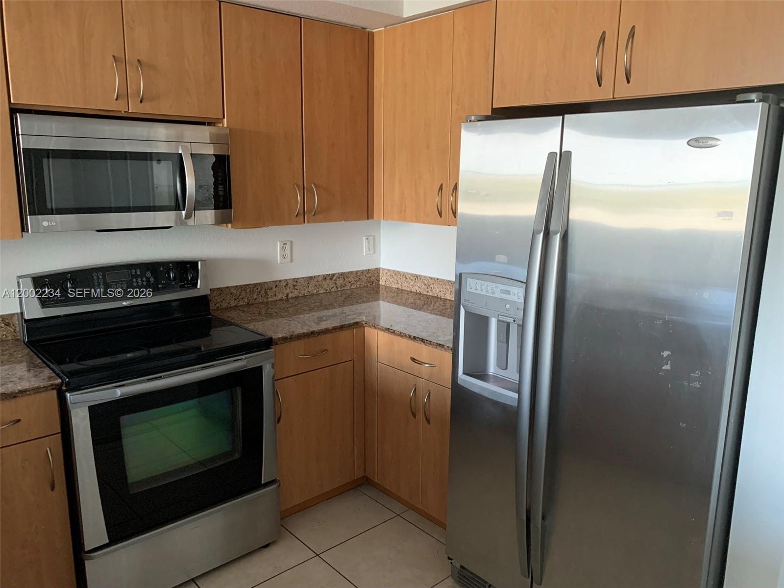 RADIUS CONDO - Residential Lease