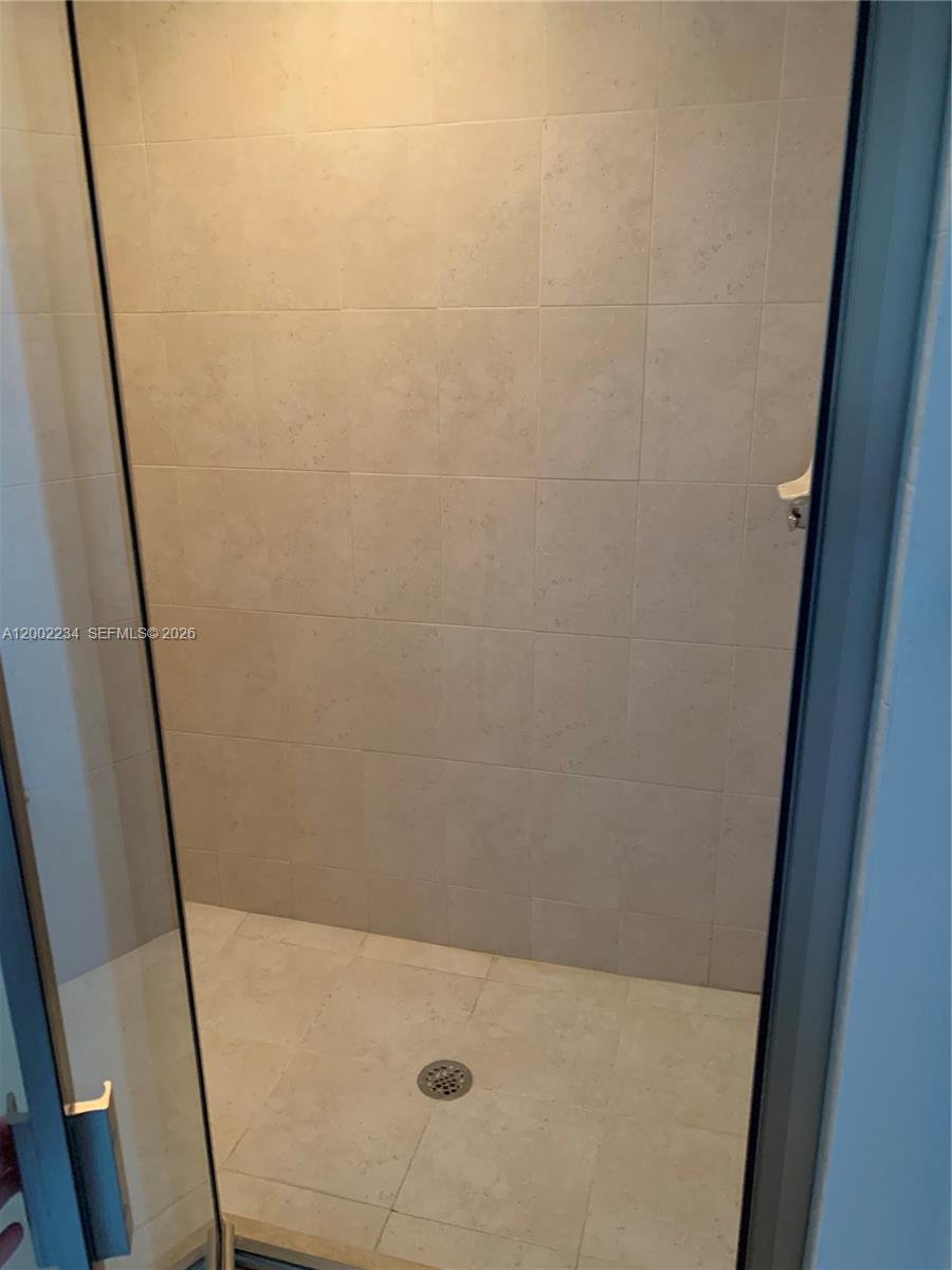 RADIUS CONDO - Residential Lease