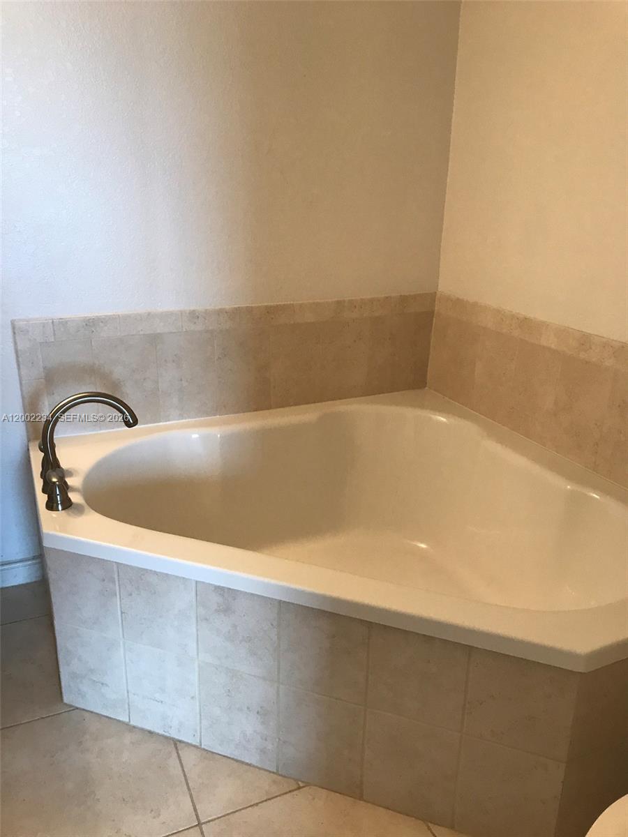 RADIUS CONDO - Residential Lease