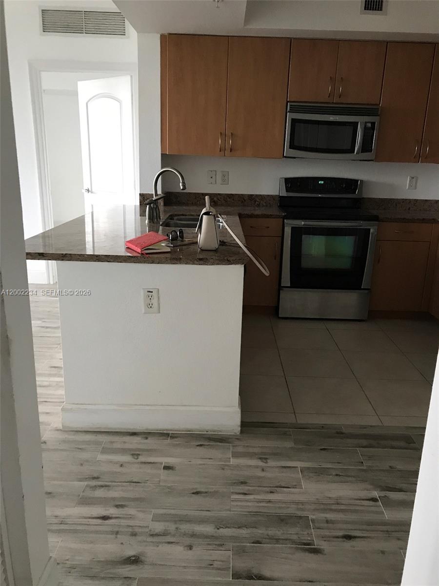 RADIUS CONDO - Residential Lease