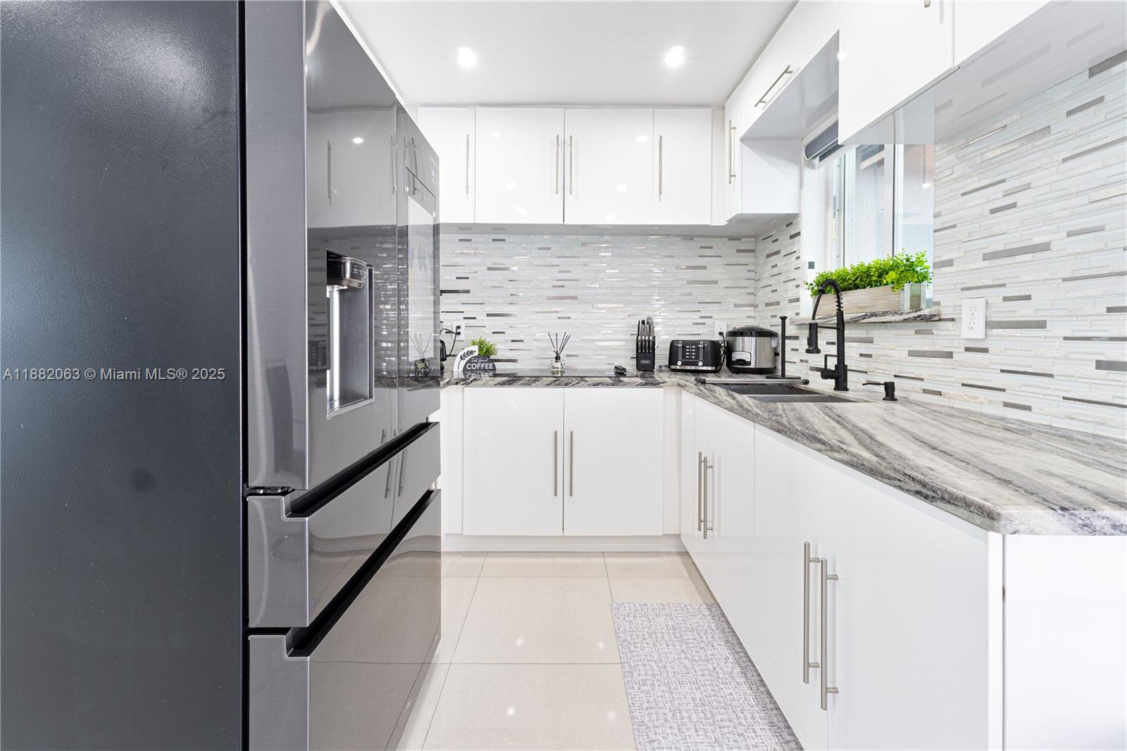 PALM SPRINGS NORTH SEC C - Residential Lease