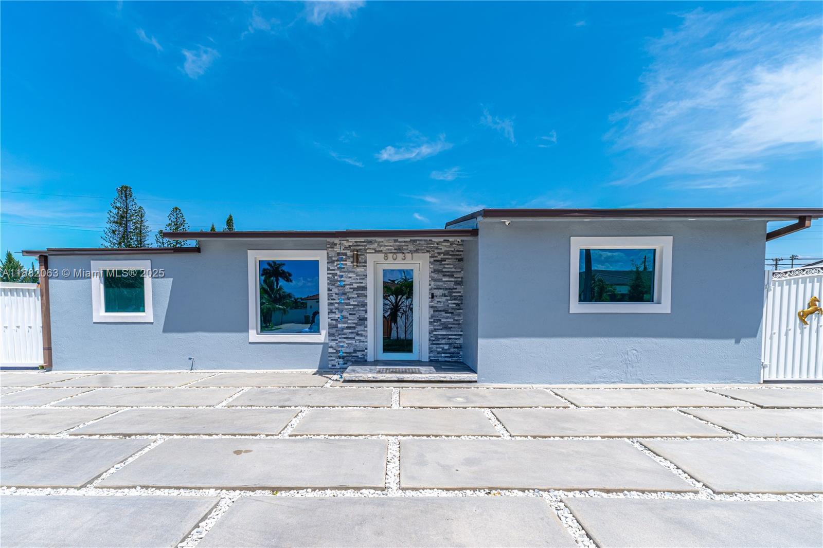 PALM SPRINGS NORTH SEC C - Residential Lease