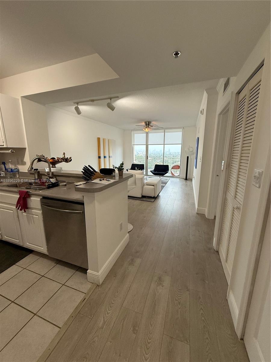 DA VINCI ON DOUGLAS CONDO - Residential