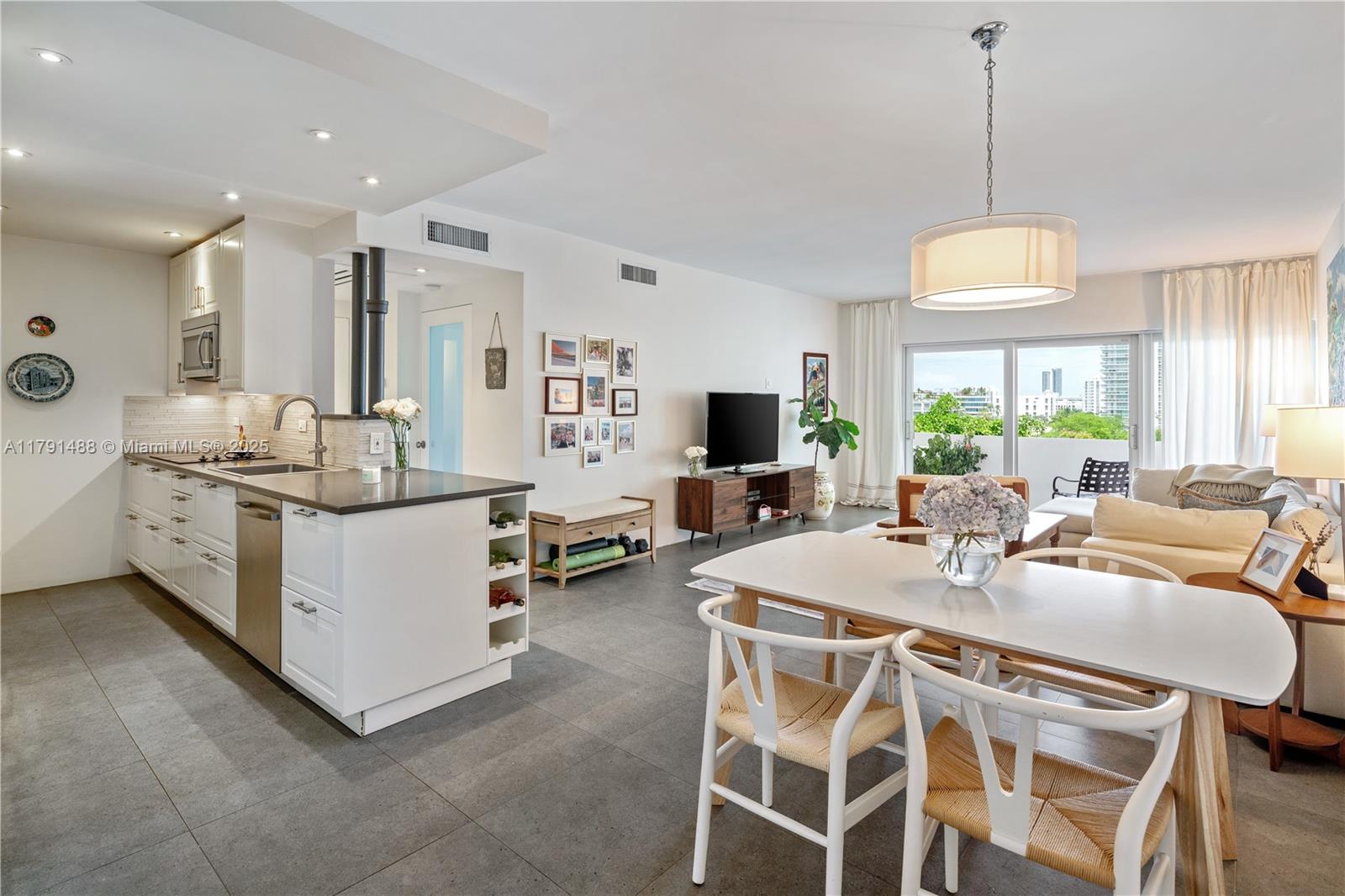 Rental Property at 3 Island Ave 07J, Miami Beach, Miami-Dade County, Florida - Bedrooms: 1 
Bathrooms: 1  - $3,500 MO.