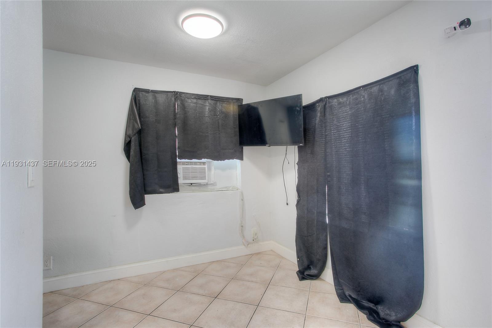 ROOSEVELT GARDENS 3RD ADD - Residential Income