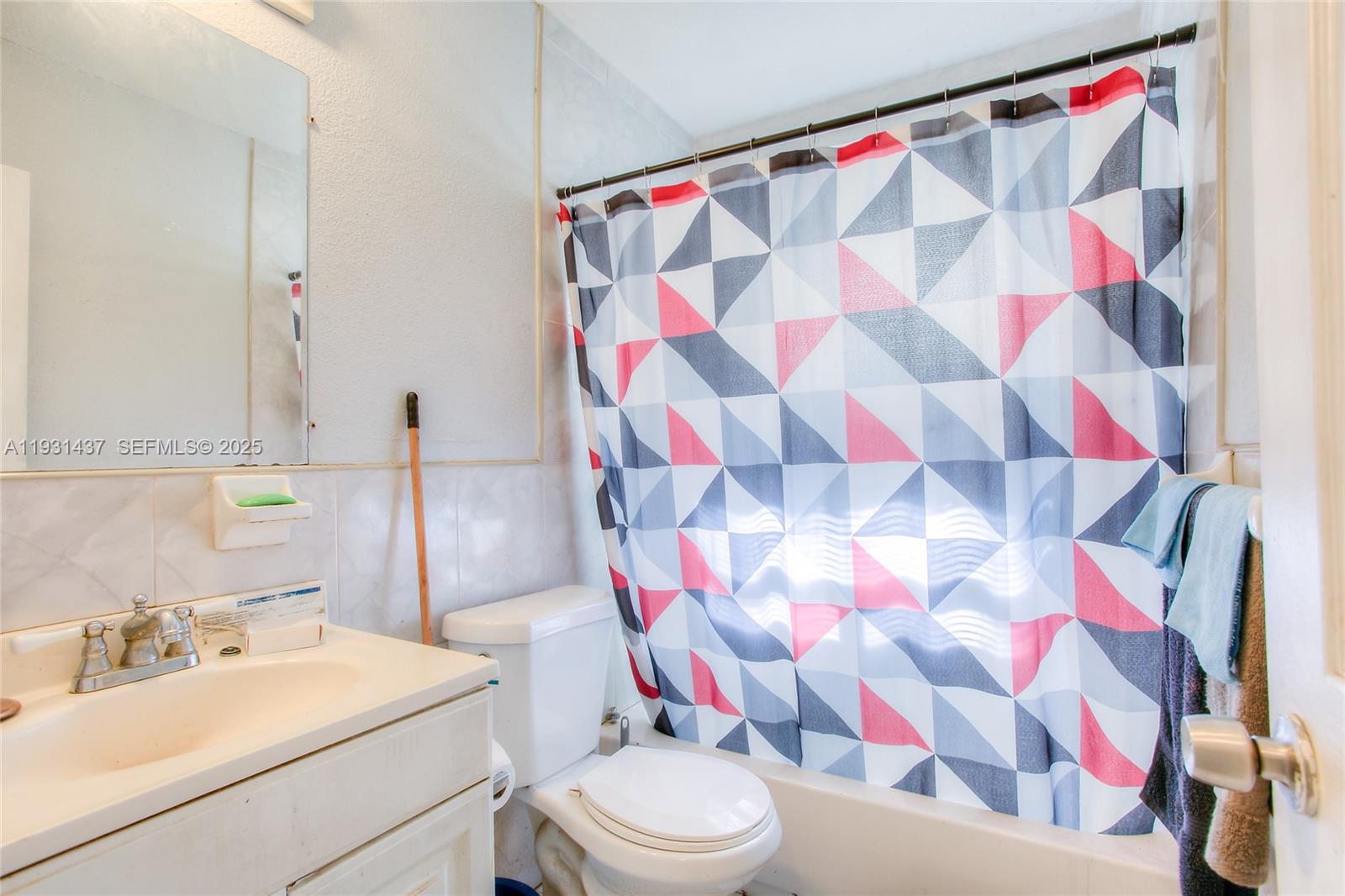 ROOSEVELT GARDENS 3RD ADD - Residential Income