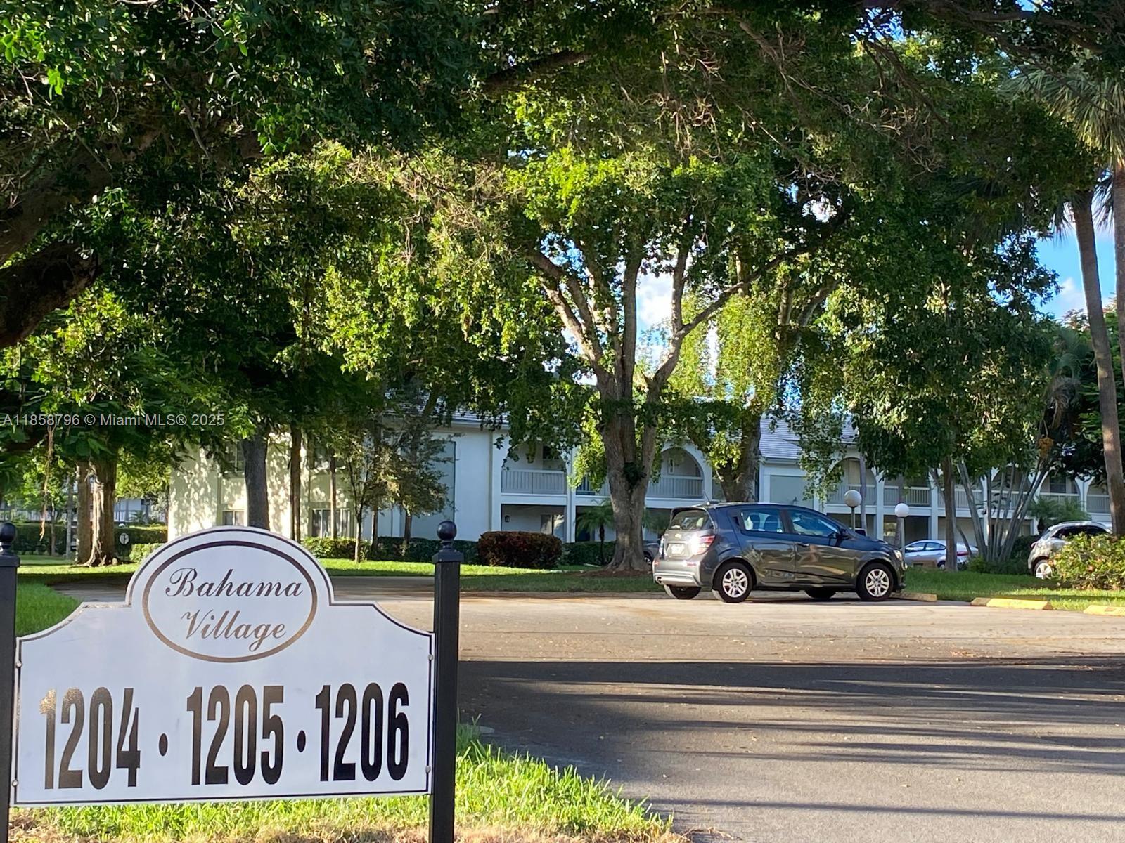 1206 Bahama Bnd C2