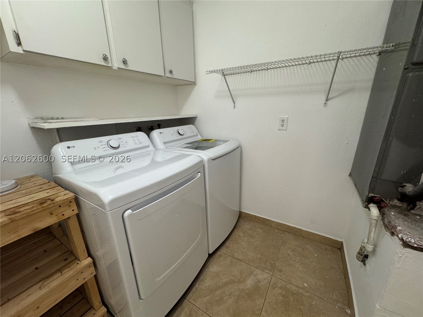 717 NE 10th Ave 1-2