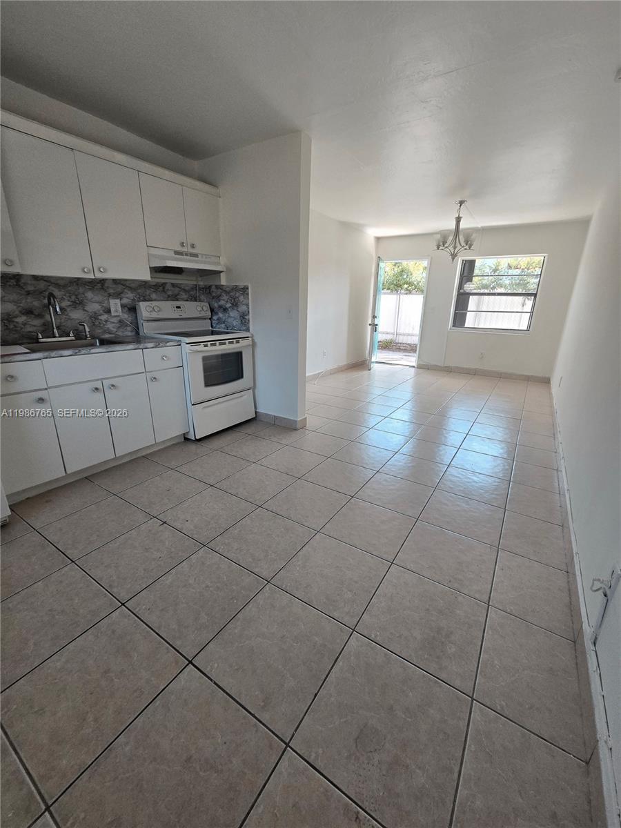 TOWN OF HIALEAH FLA - Residential Lease