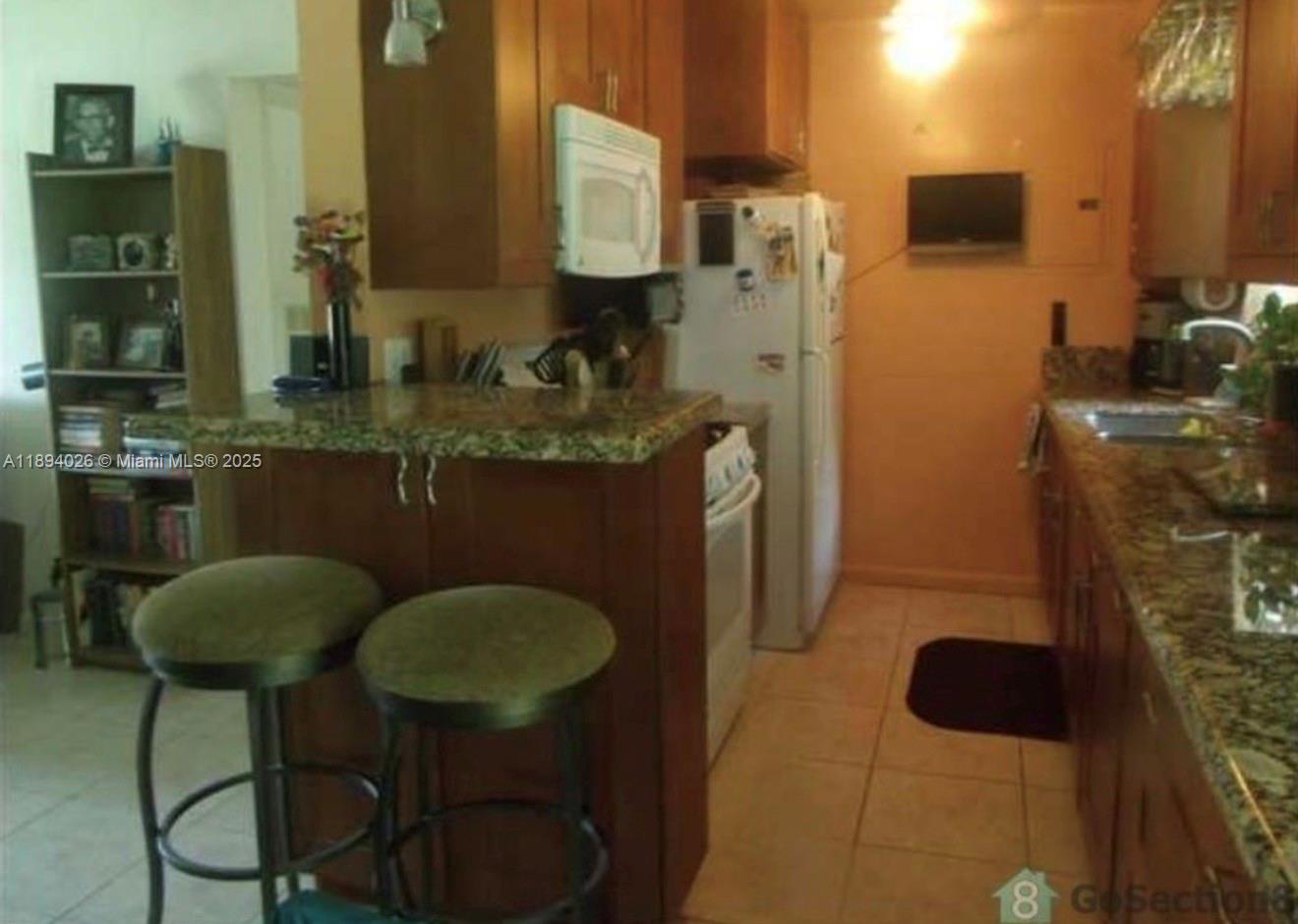 SUNRISE GOLF VILLAGE SEC - Residential Lease